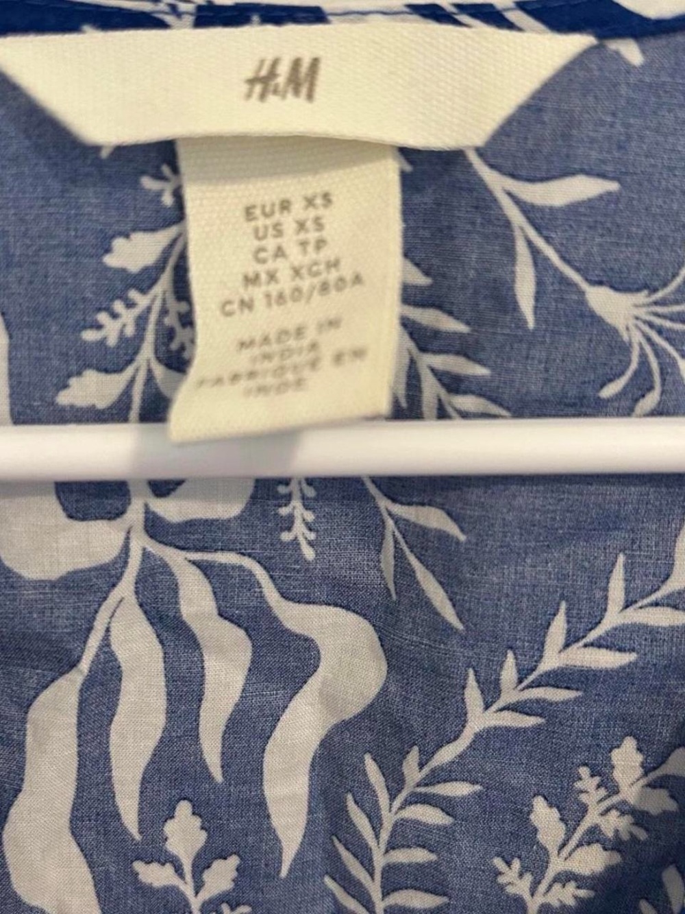H&M Blue and White Floral Printed Adjustable Tie-Waist Midi Dress (Size XS) - Picture 4 of 6